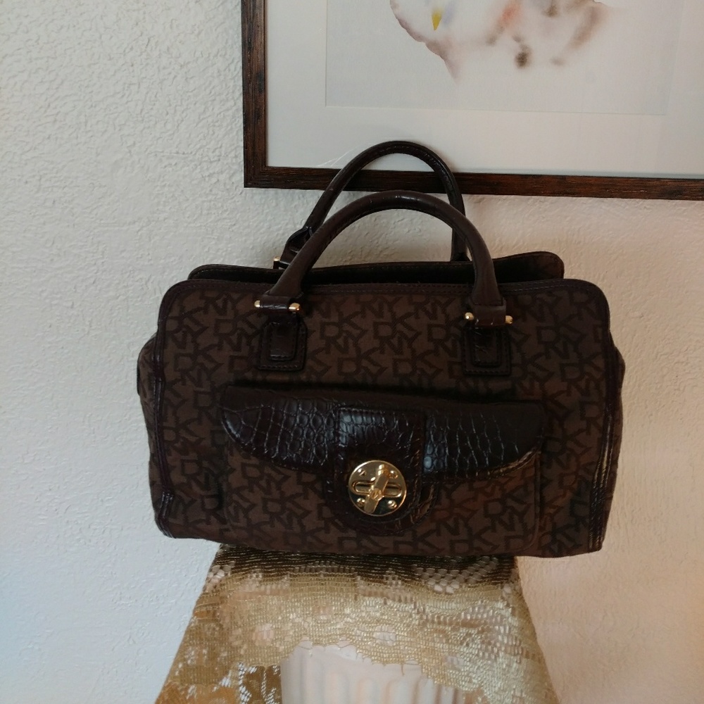 ⬇️Donna Karan purse
